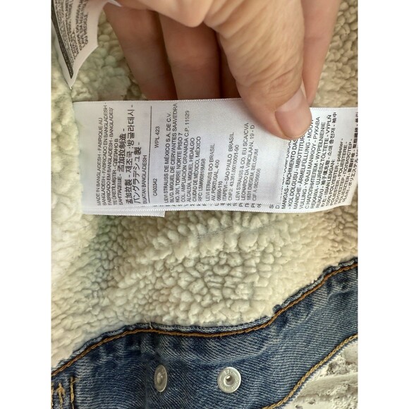 Levi Denim Sherpa Trucker Jacket  - Men’s Size Medium (Fits Women’s XL) - Picture 11 of 15